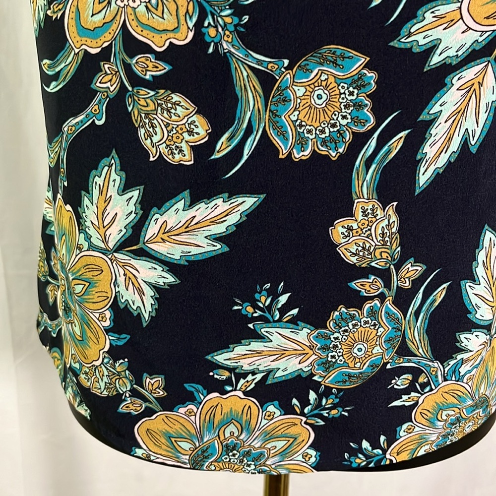 ๐ 6 for $35 โข J. Crew Factory Navy Multicolor Floral Sleeveless Ruffled Blouse - Picture 14 of 16